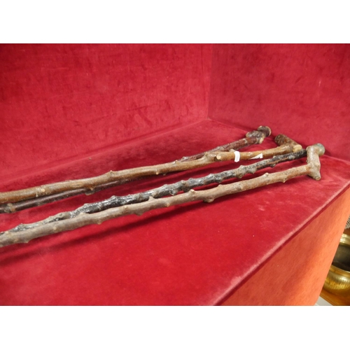 847 - LOT OF WALKING STICKS