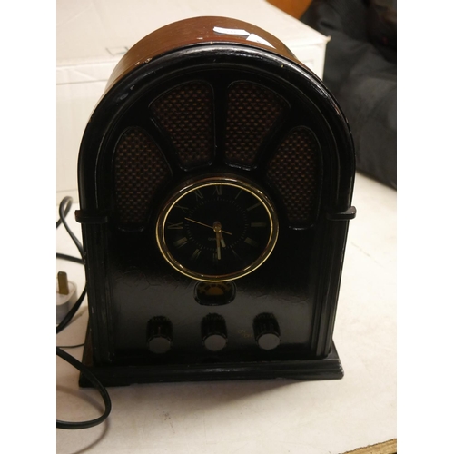 859 - CLOCK RADIO