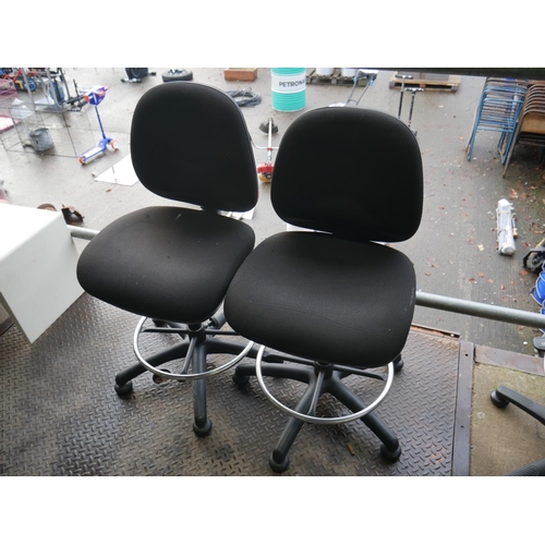 86 - 2 SWIVEL CHAIRS