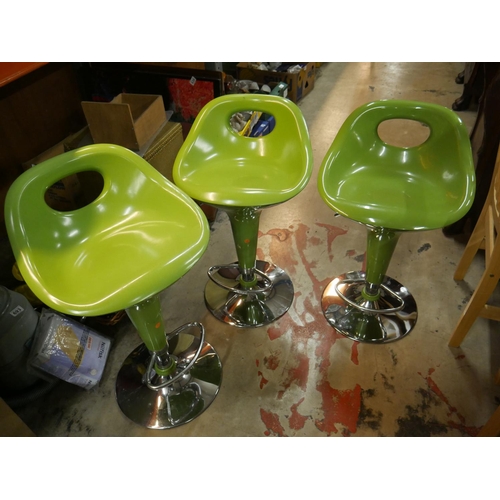 699 - 3 HIGH STOOLS