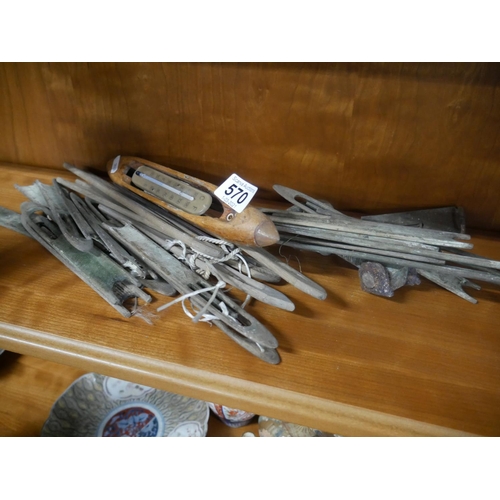 570 - LOT OF WEAVING ITEMS