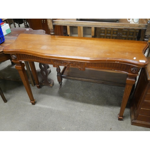 595 - HALL TABLE