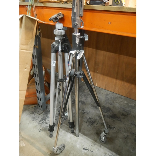 610 - 2 MANFROTTO TRIPODS