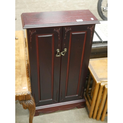 571 - MAHOGANY CABINET