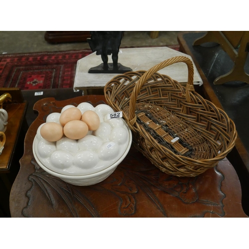 582 - EGG HOLDER & BASKET