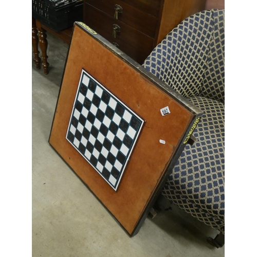 597 - CARD TABLE