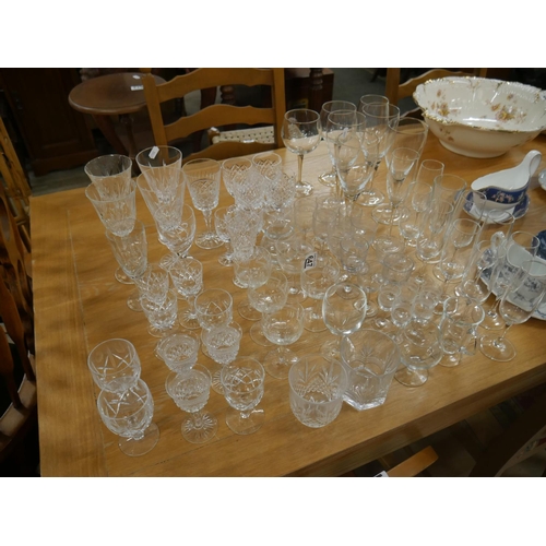 647 - LARGE SELECTION OF GLASSWARE