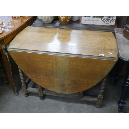 667 - OAK DROP LEAF TABLE