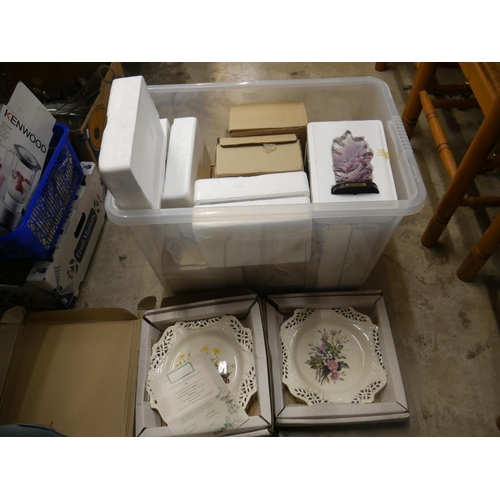 800 - LARGE BOX OF PLATES