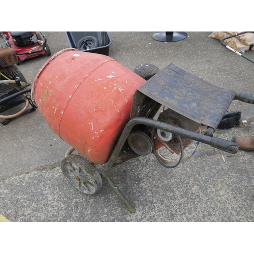 31 - ELECTRIC CEMENT MIXER (MOTOR NEEDS FIXED)