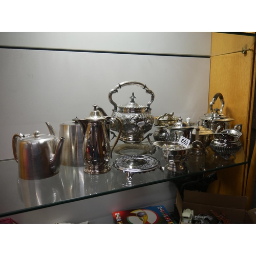 662 - BOX OF SILVER PLATE