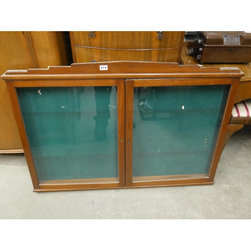 674 - DISPLAY CASE