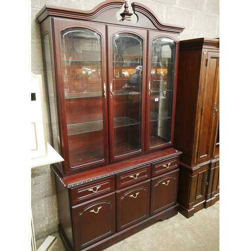 684 - DISPLAY CABINET