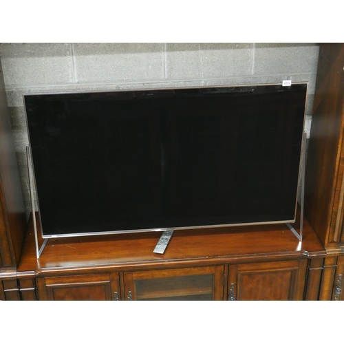 685 - PANASONIC FLATSCREEN TV & REMOTE