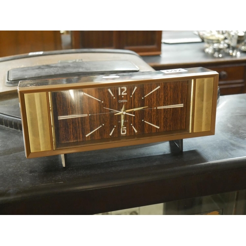 692 - RETRO MANTLE CLOCK