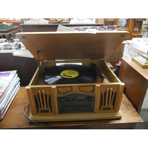 697 - RECORD PLAYER