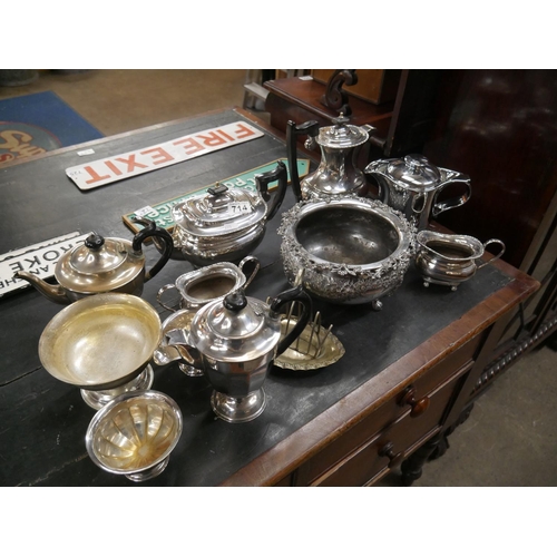 714 - LOT OF SILVER PLATE