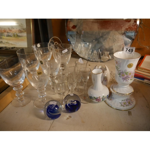 749 - MIXED CERAMICS & GLASSWARE