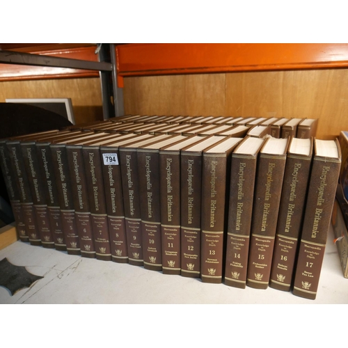 794 - LARGE LOT OF ENCYCLOPEDIA BRITANNICA