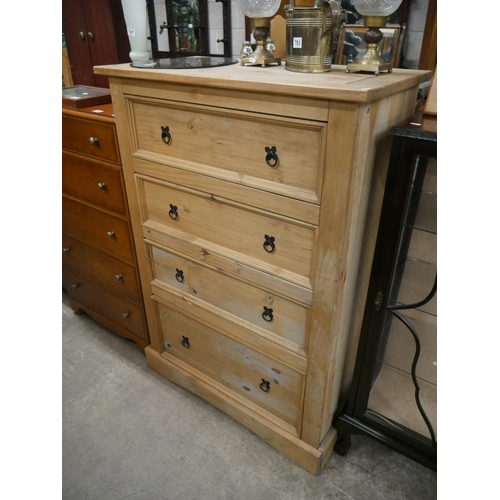 792 - CHEST OF DRAWERS