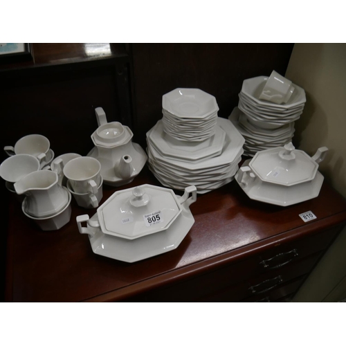 805 - LOT OF TEAWARE