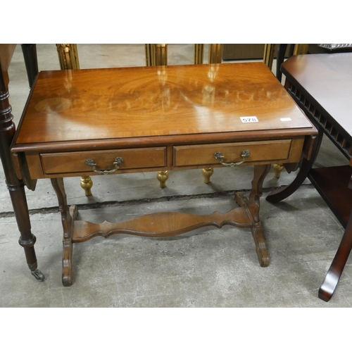 578 - MAHOGANY SOFA TABLE