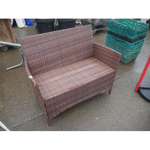 89 - RATTAN SETTEE