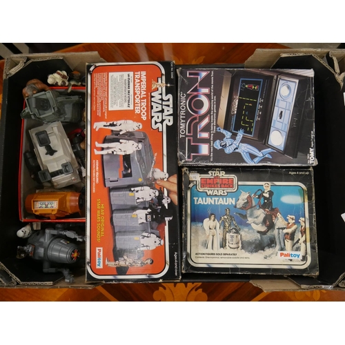 495 - BOX OF STAR WARS ITEMS