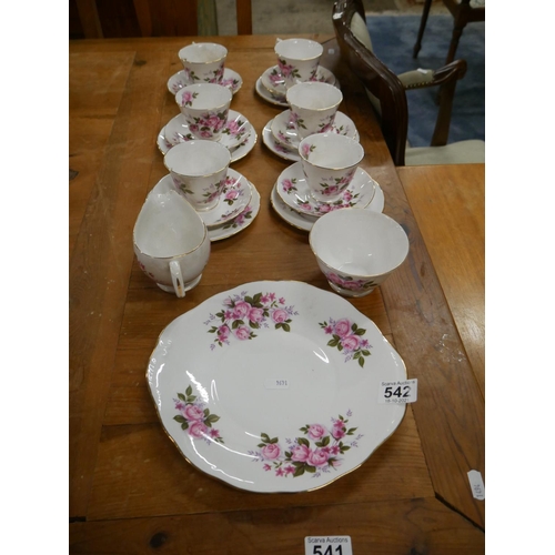 542 - QUEEN ANNE 21 PIECE TEA SET (SIDE PLATE TO FOLLOW)