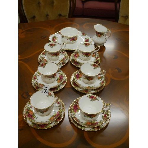 551 - OLD COUNTRY ROSE 21 PIECE TEA SET