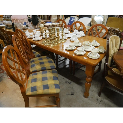 561 - DINING TABLE & 6 CHAIRS