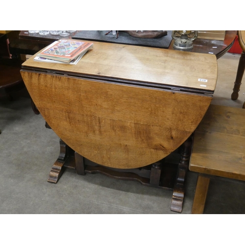 610 - DROP LEAF TABLE