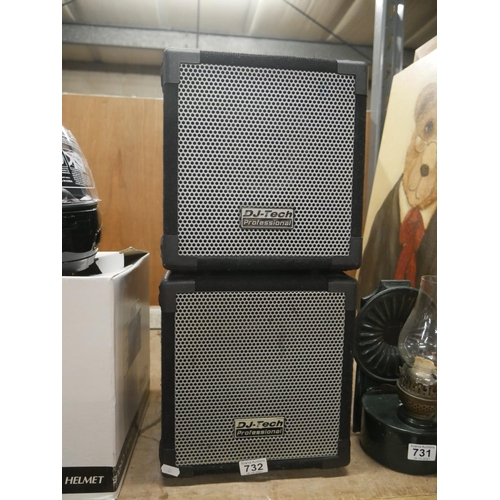 732 - 2 SPEAKERS