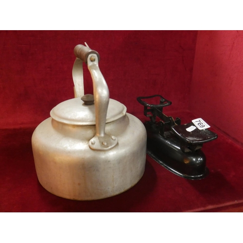 769 - OLD KETTLE & SCALES