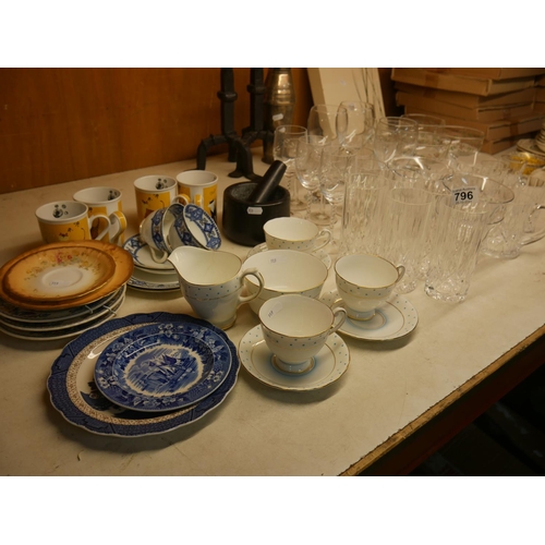 796 - LOT OF MIXED CERAMICS & GLASSWARE