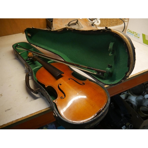 816 - VIOLIN IN CASE