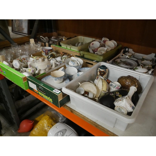 829 - LOT OF MIXED CERAMICS & GLASSWARE