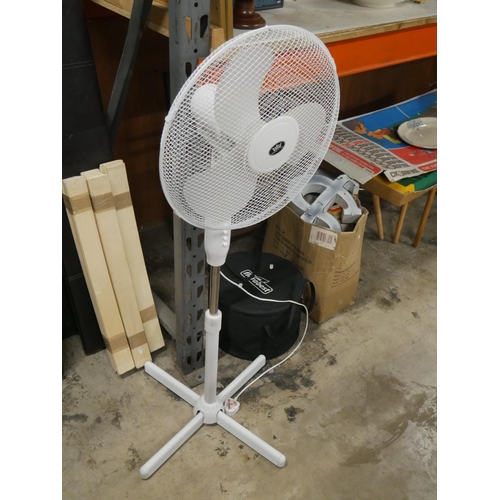 838 - LARGE FAN