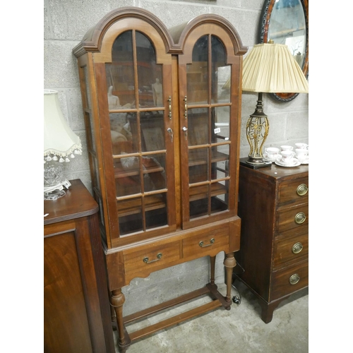 413 - DISPLAY CABINET