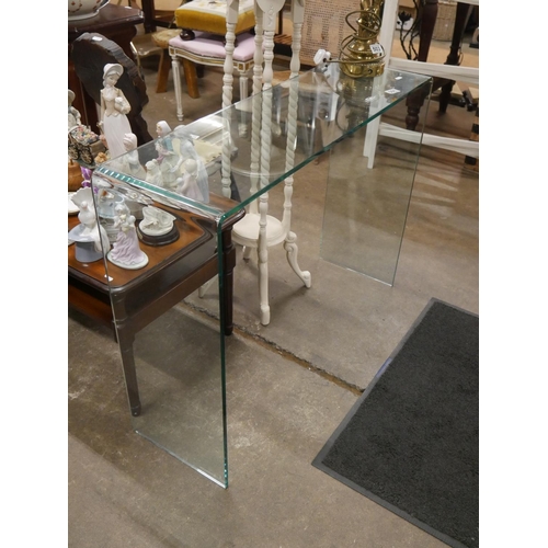 501 - GLASS TOP TABLE