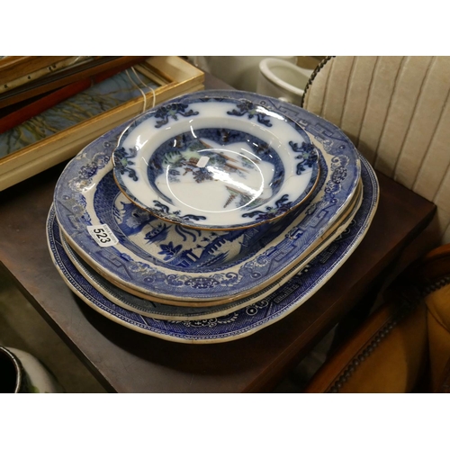 523 - LOT OF BLUE & WHITE PLATTERS