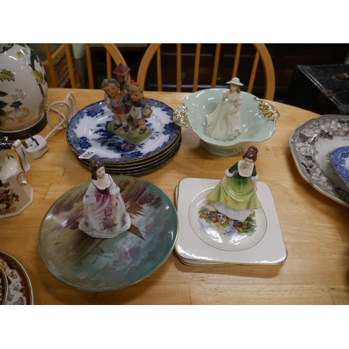 569 - SELECTION OF PLATES & FIGURINES