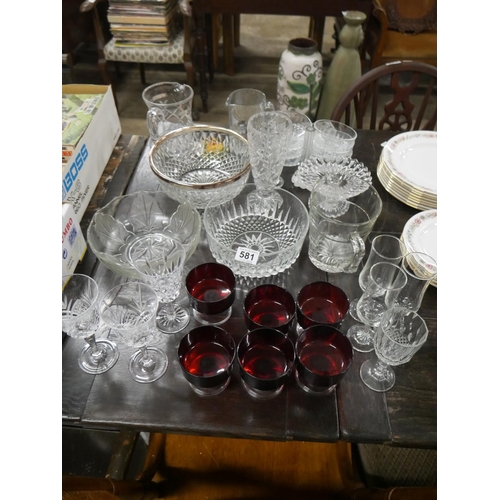 581 - LOT OF MIXED GLASSWARE