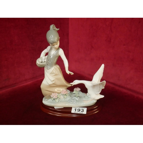 193 - LLADRO FIGURE