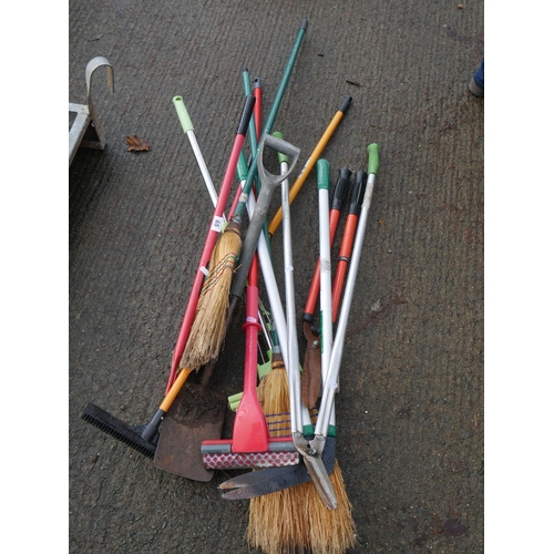 65 - LOT OF HAND TOOLS