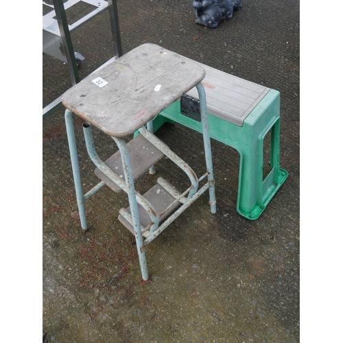 32 - 2 STEP STOOLS