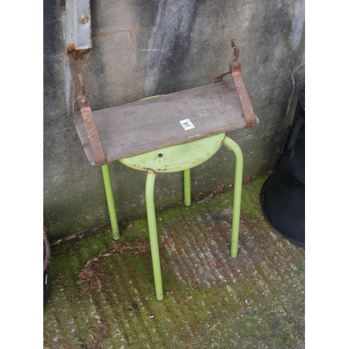 91 - OLD STOOL & VINTAGE SWING SEAT