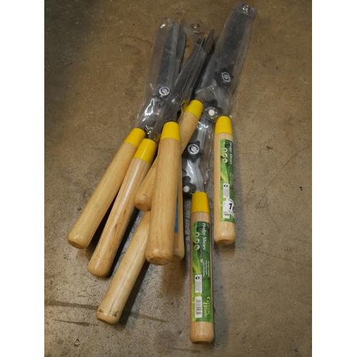 161 - LOT OF GARDEN SHEARS