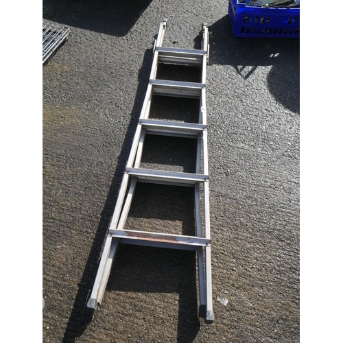 27 - STEP LADDER