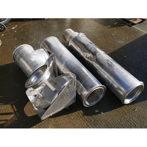 52 - LOT OF FLUE PIPING